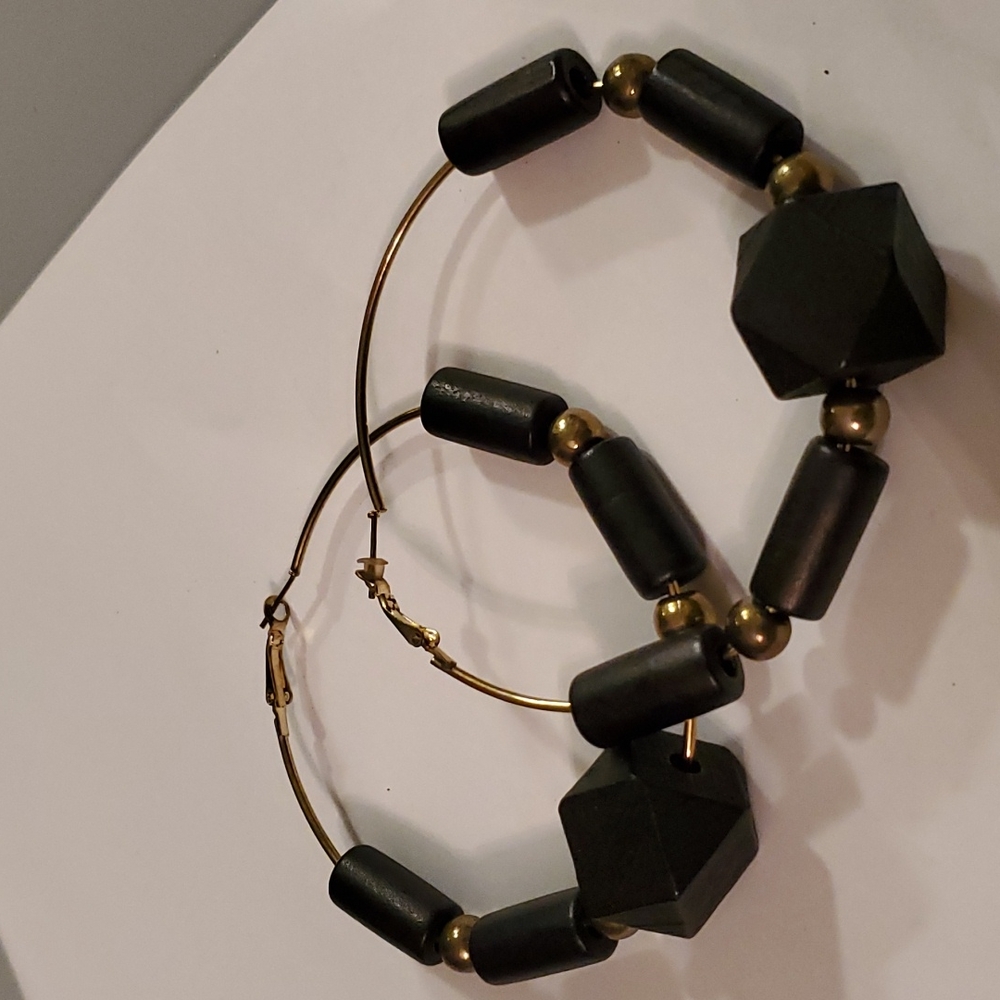 NWT PAPARAZZI GOLD TONE LARGE WOOD BLACK BEADS HOOP EARRINGS